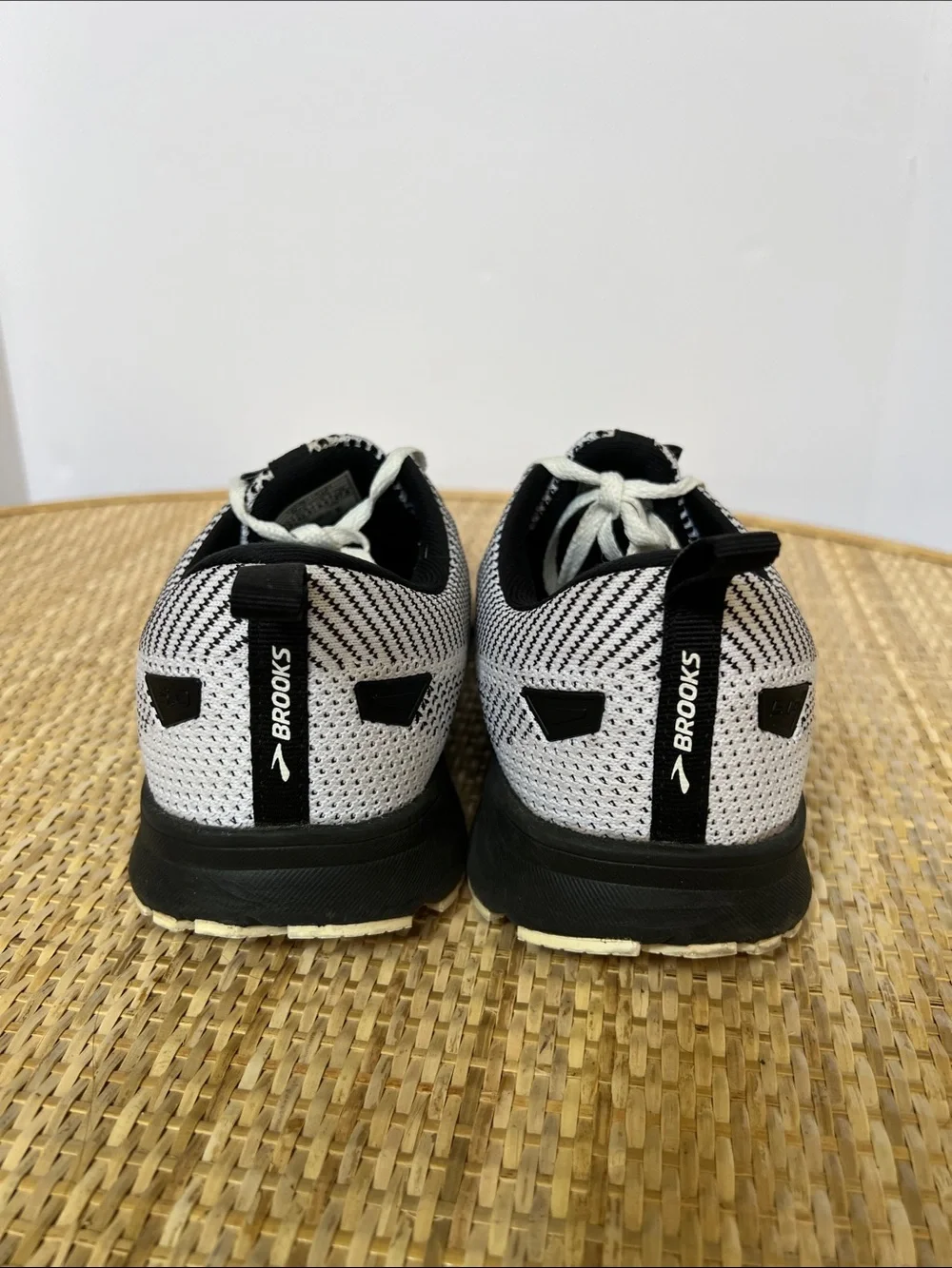 Brooks Revel 5 running shoes white mesh black Women’s 10.5 B